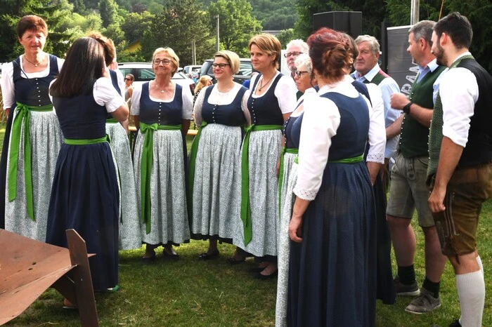 Der Singkreis Frauenstein hat den Dämmerschoppen mit schönen Gesang eingestimmt.
