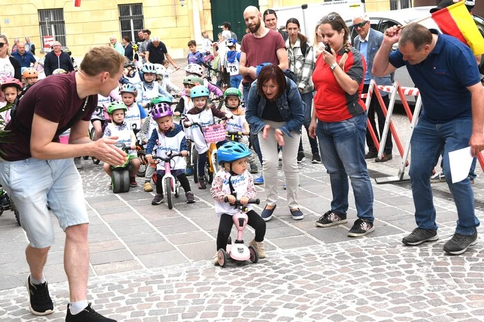 Das Kinderfahrradrennen hatte viele begeisterte Zuseher
