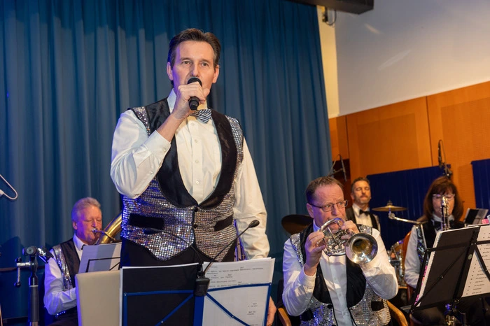 Für den musikalischen Wellengang sorgte die Faschingsband Techelsberger Blech unter der Leitung von Heinz Lorber. Durch den Abend führten mit spitzer Zunge und sicherem Taktgefühl Claudia Bandion-Ortner und Josef Müller.