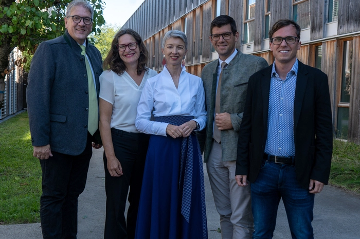 Mit dabei waren unter anderem Landeshauptmann-Stellvertreterin Gaby Schaunig, Landeshauptmann-Stellvertreter Martin Gruber, der stellvertretende Landesamtsdirektor Markus Hornböck, Vizebürgermeister Ron Rabitsch, Stadträtin Constance Morcher sowie Lakeside-Geschäftsführer Bernhard Lamprecht