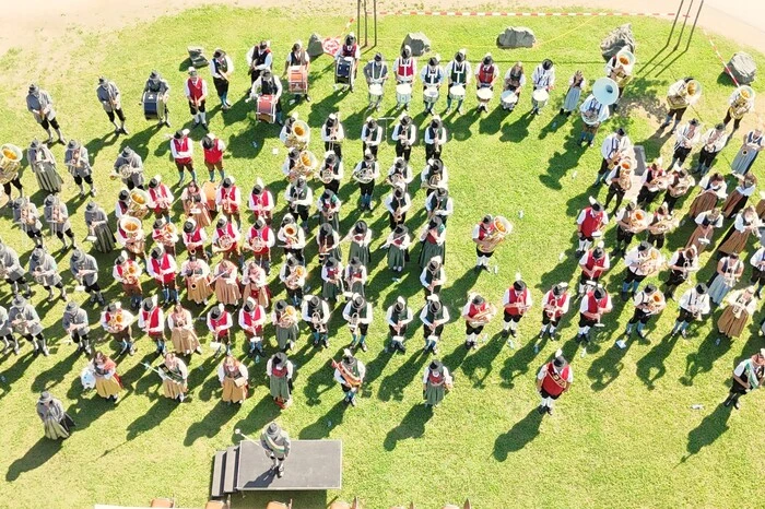 Am Festplatz gab ein gemeinsames Konzert aller teilnehmenden Trachtenkapellen.