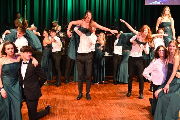 Die Maturantinnen und Maturanten begeisterten mit der Polonaise