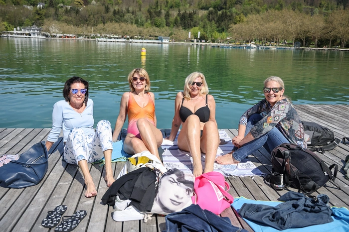 Astrid Blassnig und Anita Schurek (zweite und dritte von links) mit Freundinnen.