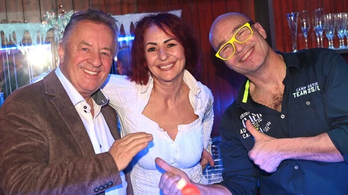 Tenne-Chef Rudi Mally, Service-Chefin Gabriella Modrea und DJ Felix sorgen in der Tenne für tolle Partys