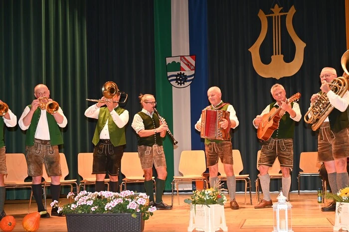 Zum Auftakt der Veranstaltung hat die „Steirische Blas“ aufgespielt