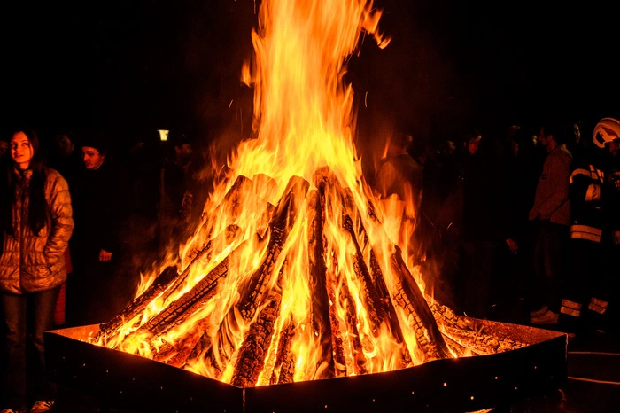Osterfeuer der FF St. Martin; Rüsthaus; Fotograf Thomas Hude; Ostern; Karsamstag; Feuer; 4.4.2026