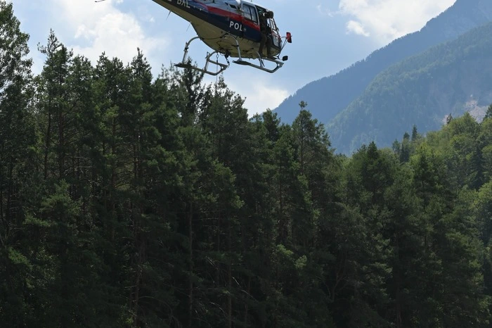 Wer sich noch nicht in die Luft traute, konnte erste Erfahrungen am Segelflug-Simulator sammeln. Über das gesamte Wochenende hinweg kamen aber auch die Kleinsten nicht zu kurz, durften sie sich über die Kinderhupfburg freuen. Eine große Tombola lockte mit attraktiven Preisen.
