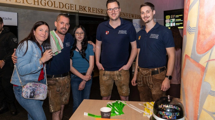 Bei DJ-Musik, kühlen Getränken und ausgelassener Stimmung wurde bis spät in die Nacht gefeiert.