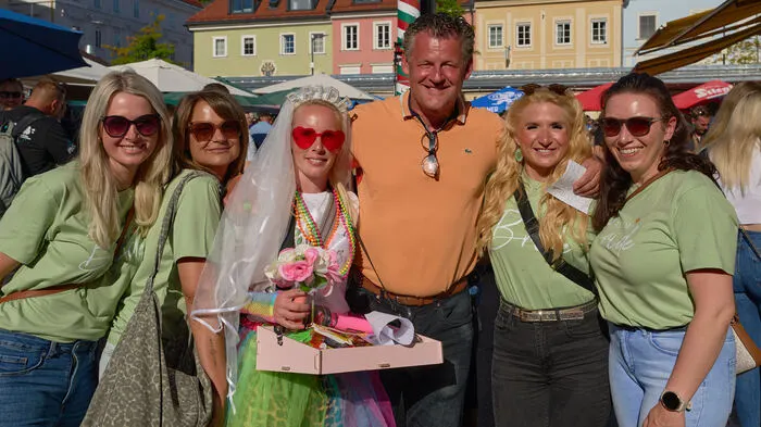 Bürgermeister Christian Scheider inmitten einer Polterrunde