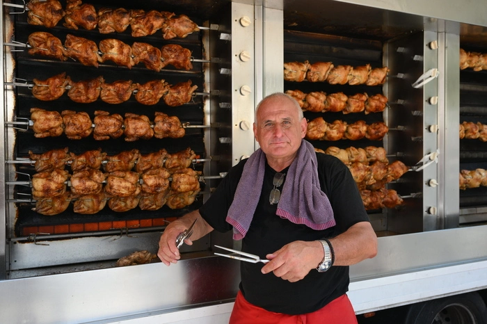 Ein knuspriges Grillhendl durfte nicht fehlen.