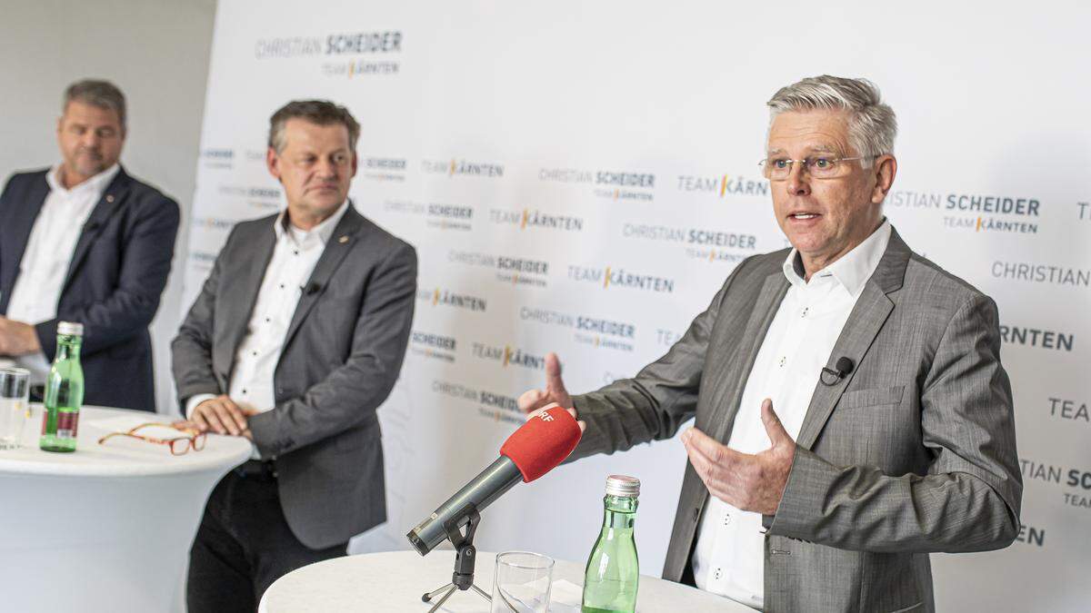 Alois Dolinar (rechts) mit Bürgermeister Christian Scheider und TK-Parteichef Gerhard Köfer (ganz links)