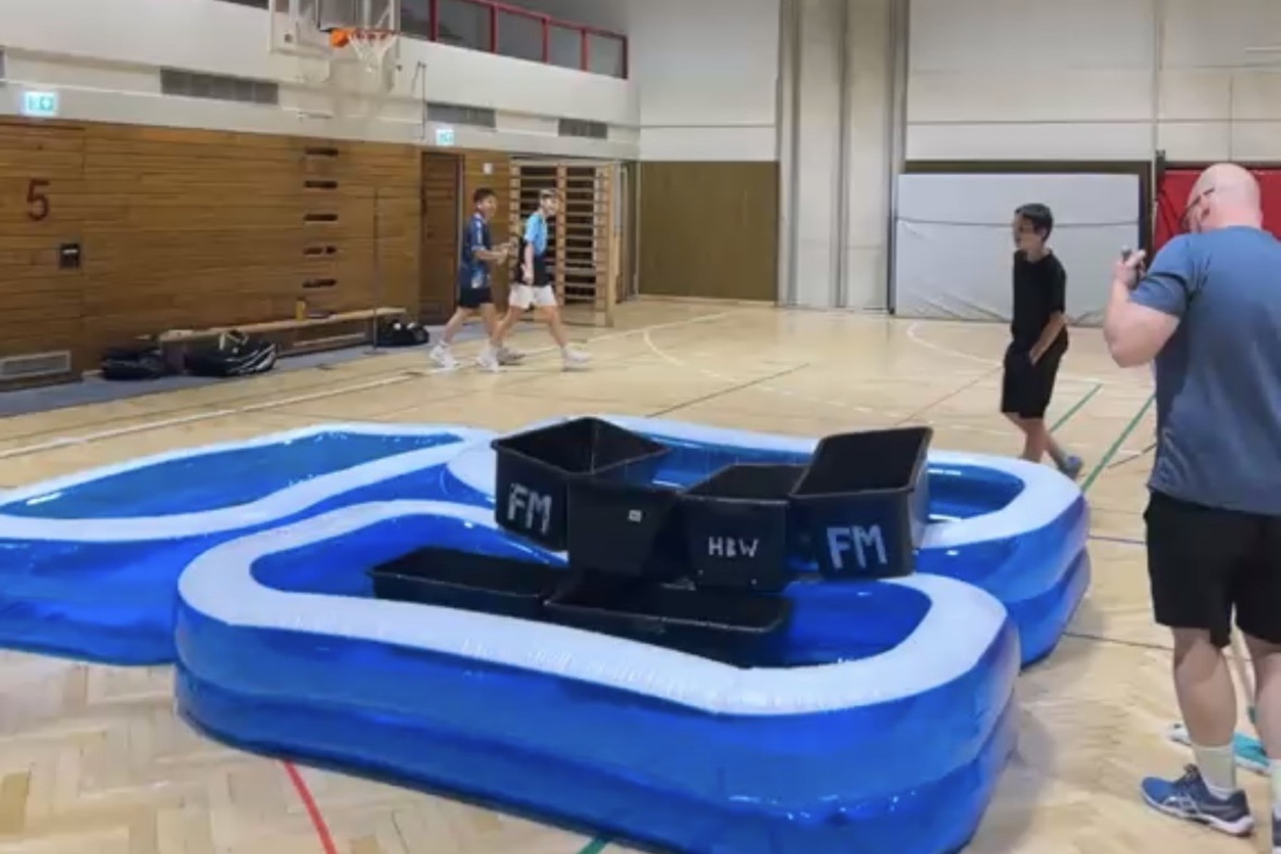 Neubau möglich: Sporthalle muss Regenwasser mit Planschbecke