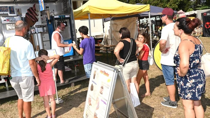 Am Eisstand gab es eine Warteschlange