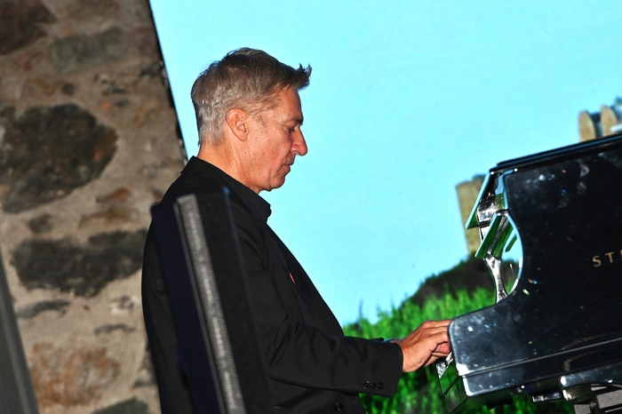 50 Jahres Jacques Lemans -  Tobias Moretti unterhielt die Gäste auch selbst am Klavier