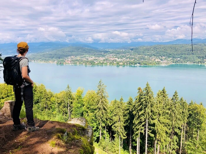 Der Schrottkogel gibt schöne Blicke auf den Wörthersee frei