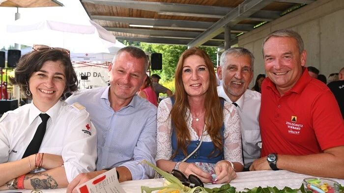 Führende Mitarbeiter des Roten Kreuzes mit NR Günther Leikam und Bezirkshauptfrau Claudia Egger-Grillitsch