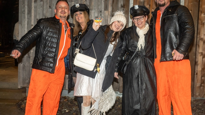 Zum Maskenball lud die Freiwillige Feuerwehr Moosburg.