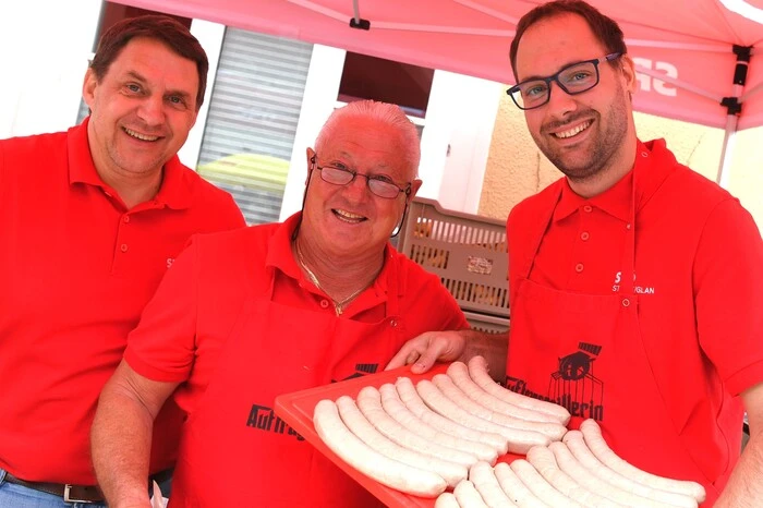 Die „Herren am Grill“ waren ob des guten Besuchs gefordert