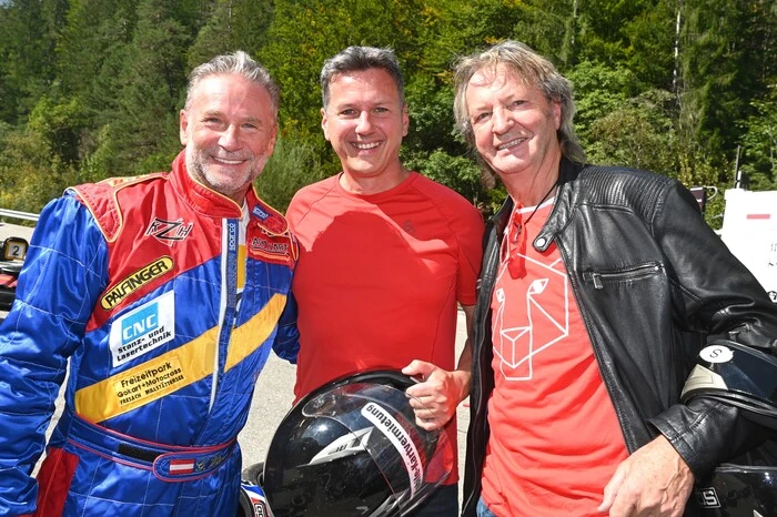 Friedl Würcher (Nockis) mit Landesrat Daniel Fellner und Bert Subinger (Die Tiger)
