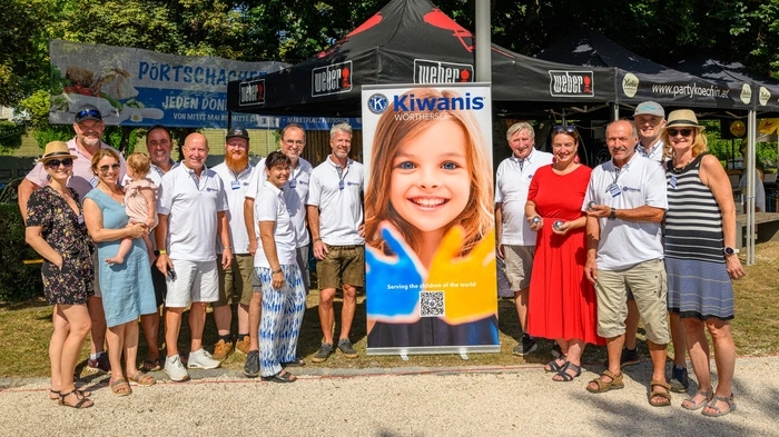 Für eine Teilnehmergebühr von 50 Euro (enthält ein Essen, ein Getränk, sowie Kaffee und Kuchen) konnten sich Dreierteams für den guten Zweck messen. 