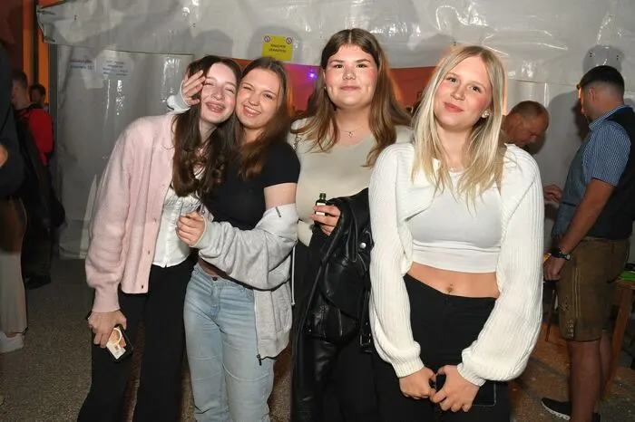Es war ein Party-Abend für Jung und Alt mit DJ und Shot-Bar