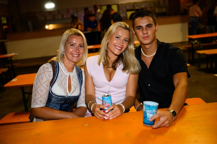Am Sonntag geht das Fest weiter. Um 10 Uhr mit der Messe im Dom, anschließend lädt die FF zum Frühschoppen ein, bei dem „Toni & Eddy“ für die passende Unterhaltung sorgen