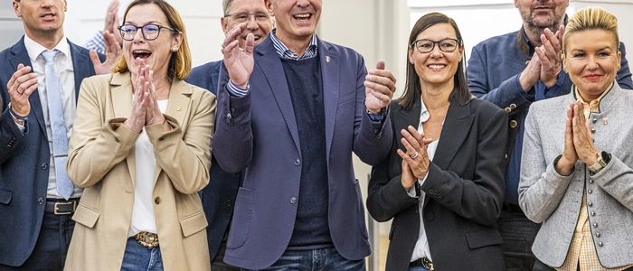 Darf Gernot Darmann (Mitte) auch bei der Bürgermeisterwahl jubeln? Aktuell hält er sich zu einer möglichen Kandidatur noch bedeckt