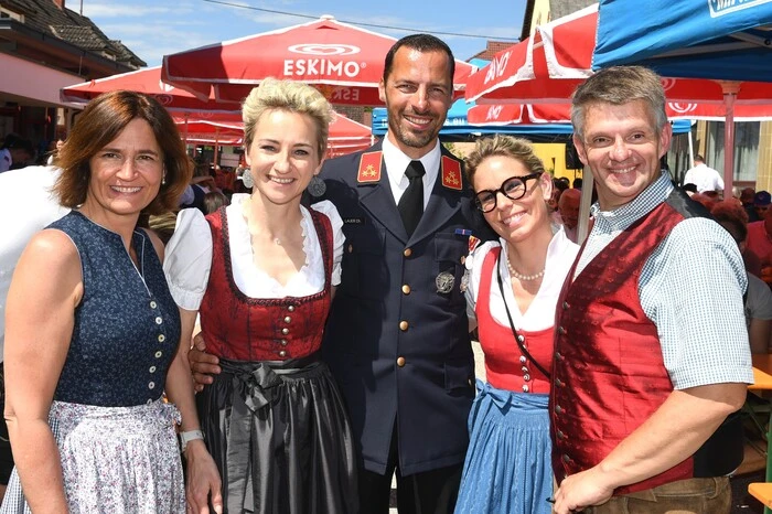 Elisabeth Dieringer-Granza, Bootspatin Waltraud Hudelist, Kommandant Christian Lauer, Bootspatin Anja Moritz und Vizebürgermeister Markus Tschischej (von links)