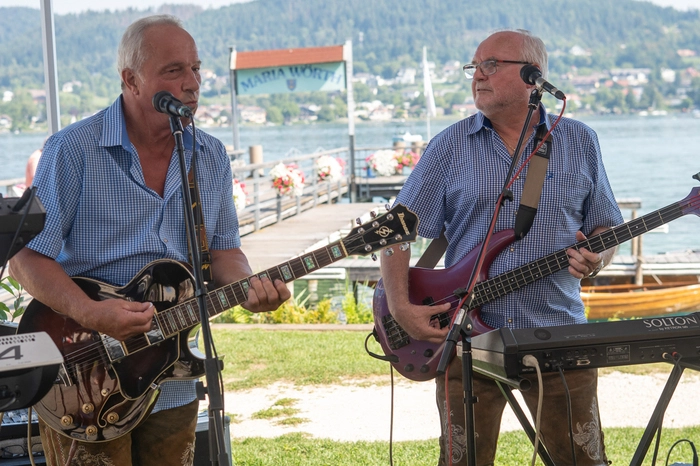Bei Musik von Live-Band, „Hauskannt Trio“ und den Kirchenchören herrschte ausgelassene Stimmung. 