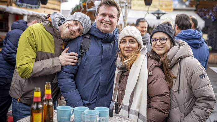 Am Christkindlmarkt und am Alten Platz traf unser Fotograf am Freitagnachmittag auf glückliche Gesichter.