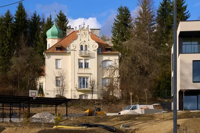 Südansicht auf die Villa