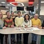 Das Team der Lebenshilfe mit Irmgard Hrast und Manuela Kalser von der Kleinen Zeitung