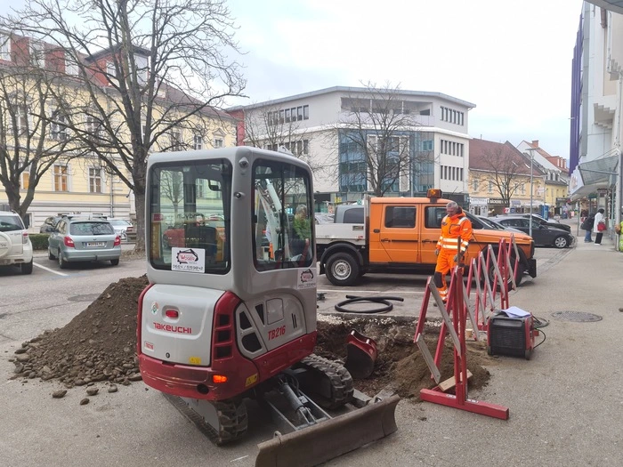 In diesem Bereich wird für die neue Laterne gegraben