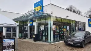 Ein Gebäude mit der Aufschrift Tedi ist zu sehen | Am 11. Dezember wird die neue Filiale in St. Andrä eröffnet