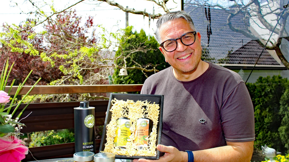 Michael Glatz mit seinen neuen Kreationen