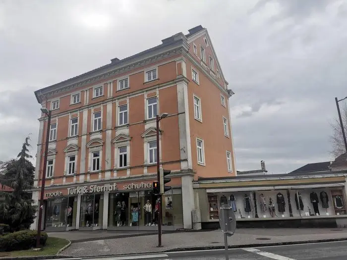 Seit 1995 besteht das Geschäft „Türk & Sternat“ in seiner jetzigen Form: Mit Mode und Schuhen