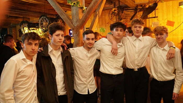 Riesige Partystimmung bei der LJ Disco in Schiefling. Klicken Sie sich durch die Bilder!