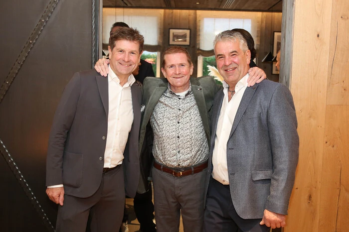 Die Brüder Dietmar und Franz Riegler mit Unternehmer Josef Stürzenbecher