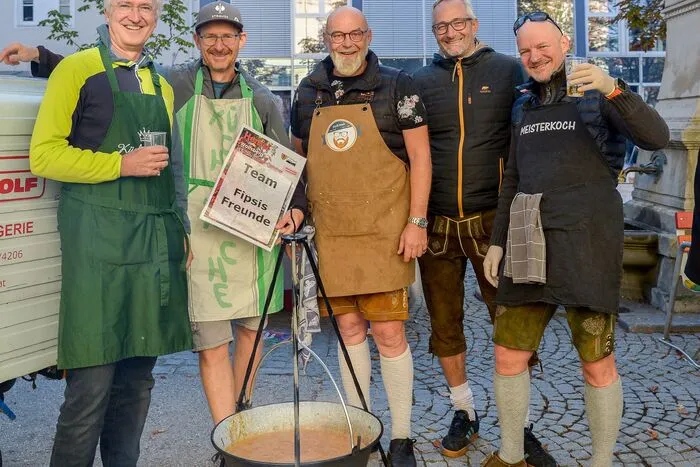 Die Veranstaltung war sehr gut besucht und es herrschte beste Stimmung. Ebenso tolle Stimmung gab es beim KuKuMa auf dem Hohen Platz wo Peter Flöher, Christian Baumgartner und Walfried Dohr zur Freude der Besucher flott aufspielten.