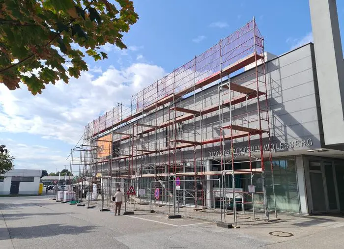 Im Herbst bei den Arbeiten, inzwischen ist das Gerüst entfernt