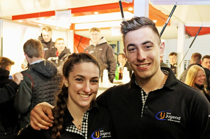 Mädlleiterin Anna Riegler und Obmann Peter Riegler organisierten mit ihrem Team eine schwungvolle Partynacht.