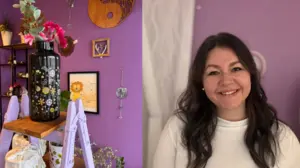 Man sieht eine dunkelhaarige Frau und Dekoration in Regalen | Carmen Bauer sucht nach über vier Jahren einen Nachfolger für ihren Laden „mein Herzstück“