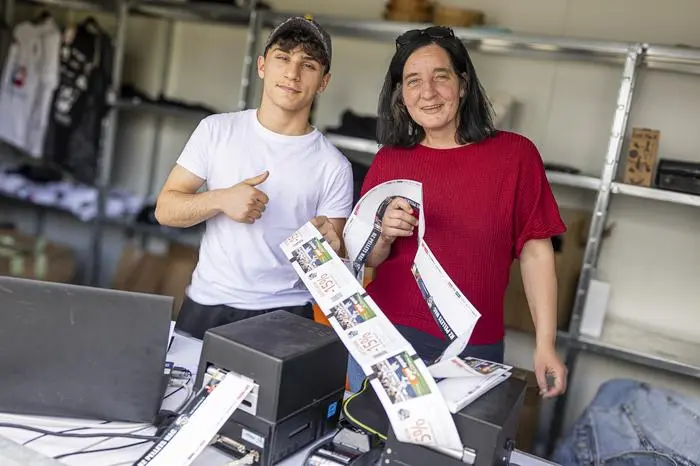 Mohammad Zobeide und Kerstin Valentin vom Ticketverkauf des WAC