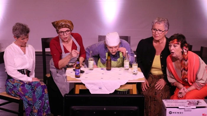 Helga Dobeitz, Liza Smrtnik, Angelika Osojnik, Karoline Rozman und Maria Osina als die „Köchinen“ 