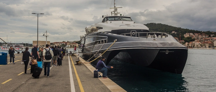 Der Katamaran „Krilo  Eclipse“, hier im Hafen von Split, soll an dem Unfall beteiligt gewesen sein (Archivbild)