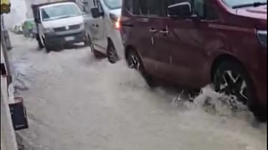 Heftige Regenfälle und Straßensperren in Triest