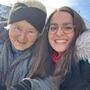 Meli Stein mit ihrer Oma 