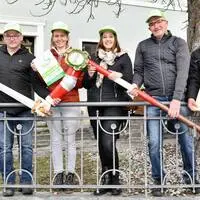 Das Marktteam mit der Marktfreyung: Horst Pirkebner, Alexandra Mandler, Lisa Pirkebner, Sebastian Rainer und Leo Winkler