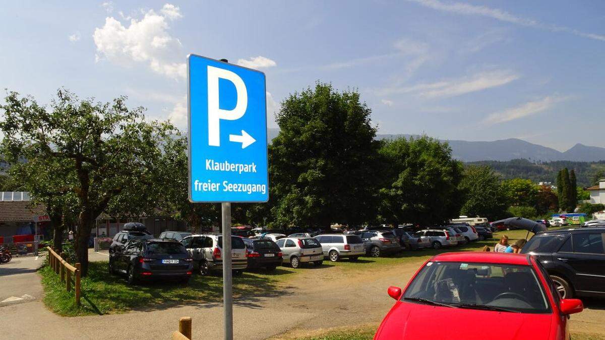 Um beim Klauberpark zu parken können, muss künftig eine Parkgebühr beglichen werden 