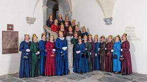 Die 24 Spittaler Goldhaubenfrauen feiern am 11. Mai 110-Jahr-Jubiläum